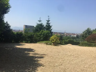 TORINO .LUXURY CHARMING VILLA .2 Bdr. PRIVATE PARKING. Air Cond. jardi Hotels in 