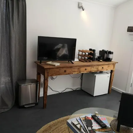 Luxurious Hilltop Studio, only 10 minutes walk to the main street of Daylesford
