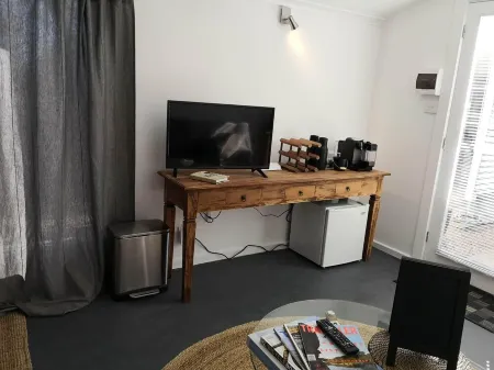 Luxurious Hilltop Studio, only 10 minutes walk to the main street of Daylesford Отели рядом с достопримечательностью «Конвент Дейлсфорд»