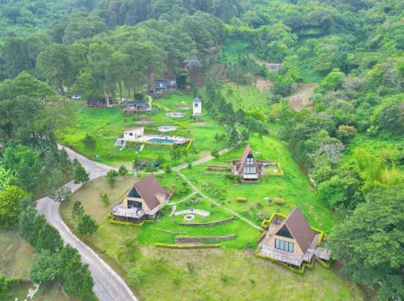 VIU Boutique Cabins Отели рядом с достопримечательностью «Парк Панчо Лара»