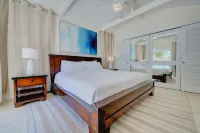 Incredible Beach Front Villa with a Pool & Shipwreck Snorkeling!