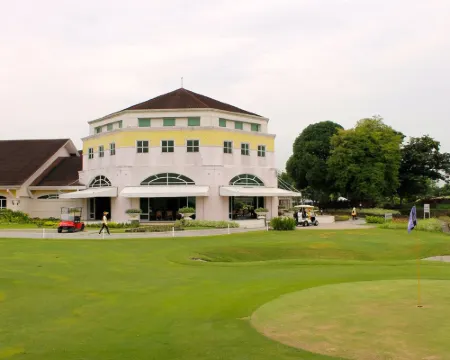 Entire House in Safe & Peaceful, Gated, Golf Community with 2 Swimming Pools. Hotels in General Trias