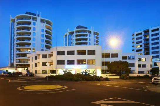 Spacious Large Modern Apartment in Fantastic Location