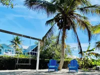 Sombrero Beach House: 50' Dock, Pool, BBQ, Bicycles & more! Turtle Hospital附近的飯店