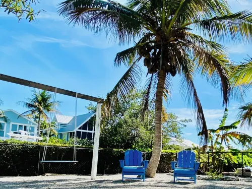 Sombrero Beach House: 50' Dock, Pool, BBQ, Bicycles & more!