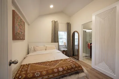 Private Modern Barn Stay on 2.5 acres Hotels near Rockne Museum