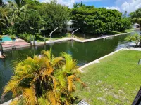 Peaceful Longboat Key Canal Home