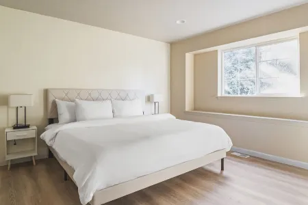 Wedgewood humble aboad m/s downtown, UW, Ballard Отели рядом с достопримечательностью «Парк Мэттьюс Бич»