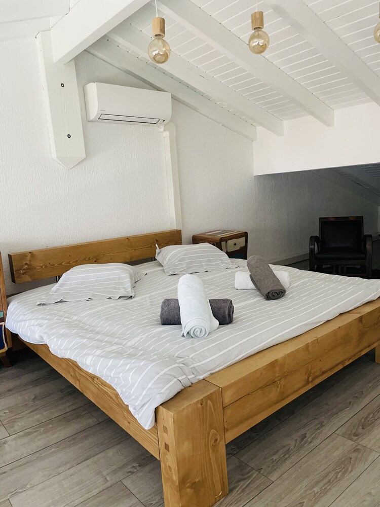 Cosy Frangipani duplex with sea and Saint Barthelemy views Hotels in Sandy Ground