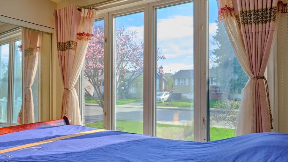 Beautiful cottage near river close to montreal