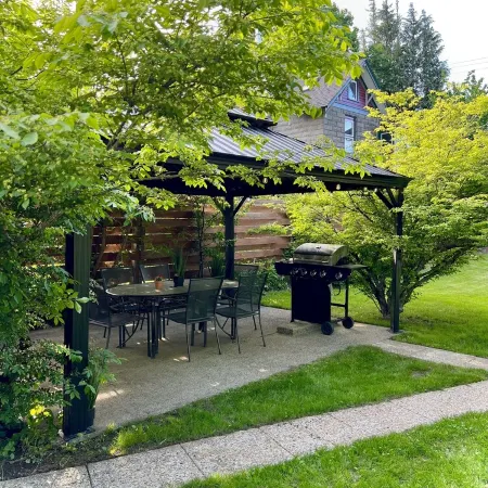 Downtown Sandpoint Home with Bikes, BBQ + Yard