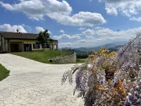 Villa Cavalieri in Vedriano with a panoramic view of the Reggio Emilia hills Hotel in zona Collina Reggiana - Terre di Matilde