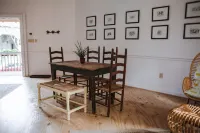 The Seed House: Renovated Octagonal Barn, Dog-friendly!