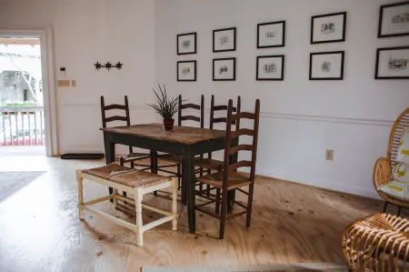 The Seed House: Renovated Octagonal Barn, Dog-friendly!