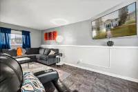 Cheerful 4 Bedroom Lansing Home