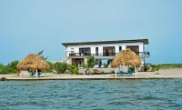 Seafront, 4 bedroom private villa, 10 guests, family vacation, activities nearby