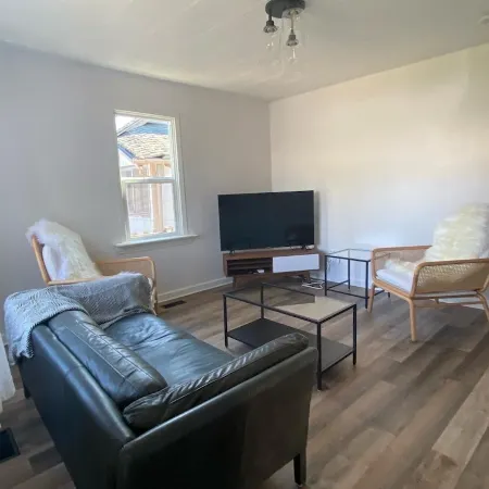Downtown City Retreat | Pet Friendly | Sip, Lake, Repeat