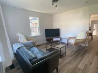 Heart of Downtown - Cottage Home - 10 min walk to the beach - Pet Friendly