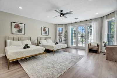 Historic Hollywood Mansion 5 Minutes to the Beach