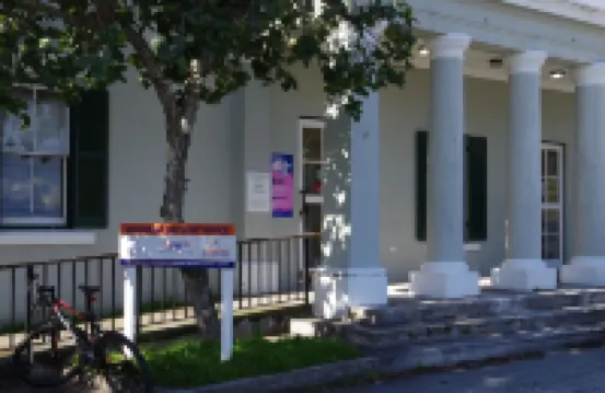 Tranquil Garden Setting, Private Waterfront - Sleeps 6, Twizy charger. Hotels in Sandys