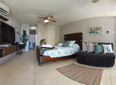 Charming studio in fabulous Luquillo with AC, WiFi close to the Beach