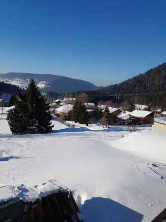 Attractive chalet 8/10 person Gerardmer Отели рядом с достопримечательностью «Camping Verte Vallée : dans les Vosges proche Gérardmer avec piscine et gîtes»