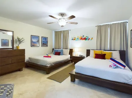 Immerse Yourself in Luxury at our breathtaking beachfront Condo! Отели в г. Сент-Томас