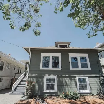 2336A- Upper 3B2B Unit w/ Laundry near UC Berkeley