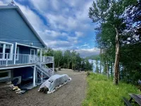 La Belle Bleue sur le Lac, 4 bedrooms, 2 bathrooms, Spa, indoor and outdoor fireplaces