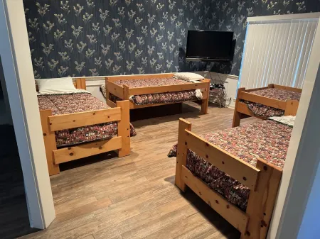 Tranquil Waterfront Retreat: 4BR/2.5BA Cozy Lakehouse on the Water!