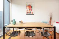 Secluded Stylish Modern 3 Level Townhouse. Secluded but Minutes to Parks,shops