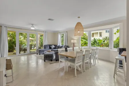 Large and Luxurious Unit 6 / Spacious / Atlantis - Group / Family Отели в г. Остров Парадайз