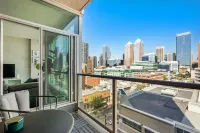 Downtown Chic Retreat | Elegant + Free Parking