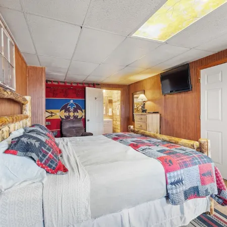Mountain Views, 3 king beds, ready for Multi Couples get away!!! Fido too!!!