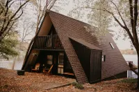 Step Back in Time: Cozy Lakeside Retreat Vintage A-Frame Cabin on Horseshoe Lake