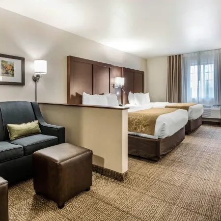 Comfort Suites at PAR 4 Resort