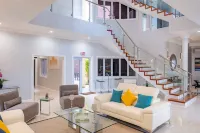 The Sun Seeker Villa Ja Luxury10 bedrooms. Fully staffed. Great for large groups