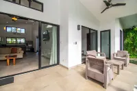 Central Villa Luna, 3 bdrs close to beach & National Park!