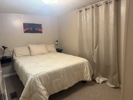 Country Gem - completely private home with large outdoor space.