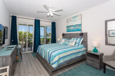 Gorgeous ocean views on Seven Mile Beach!