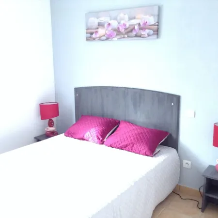 Villa T3, private terrace & parking. Wifi Fibre, Swimming pool, Shops, Beach 50m!