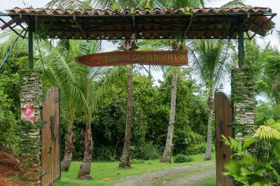 Exclusive 5 Bedroom Rainforest Retreat, Ocean/ Mountain View’s /sleeps 12  호텔