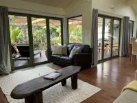 Moana Apartment with Bush Views and near Surf Hotels in Raglan