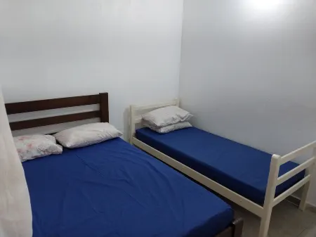 Great location! House 5 minutes walk from Praia da Enseada. We accept pets!!