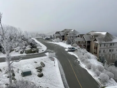 BEAR PAUSE amazing mountain views atop Sugar Mountain mins from Banner Elk