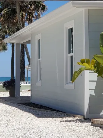 Cottage-by-The-Sea - Cozy Retreat Just Steps from the Sand! Отели в г. Ормонд-Бай-Те-Си