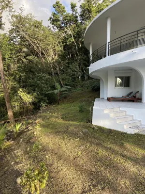 Pleasant studio between the mountains and the sea, 5 minutes from the botanical gardens Hotels in 