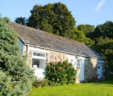 Self Catering Rural Farm Cottage + Heated Pool Cornwall