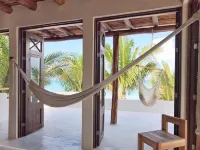 Casa Acacia - Stylish Beachfront Property