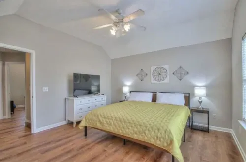 Clear Circle- Modern 3/2.5 near everything! Smryna- Off I-24! Hotels in Smyrna